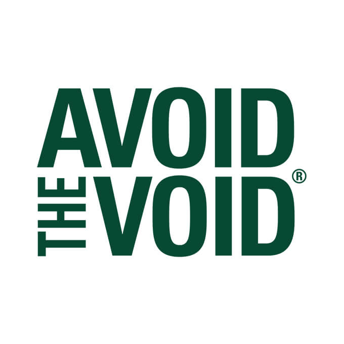 Der fettgedruckte grüne Text auf makellosem weißen Hintergrund lautet: &quot;AVOID THE VOID.