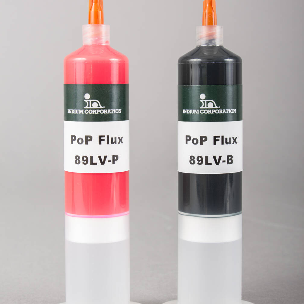 Hai ống tiêm có nhãn "PoP Flux 89LV-P" và "89LV-B" với nắp màu đỏ và đen đặc trưng của pop flux, đứng thẳng trên nền màu xám.