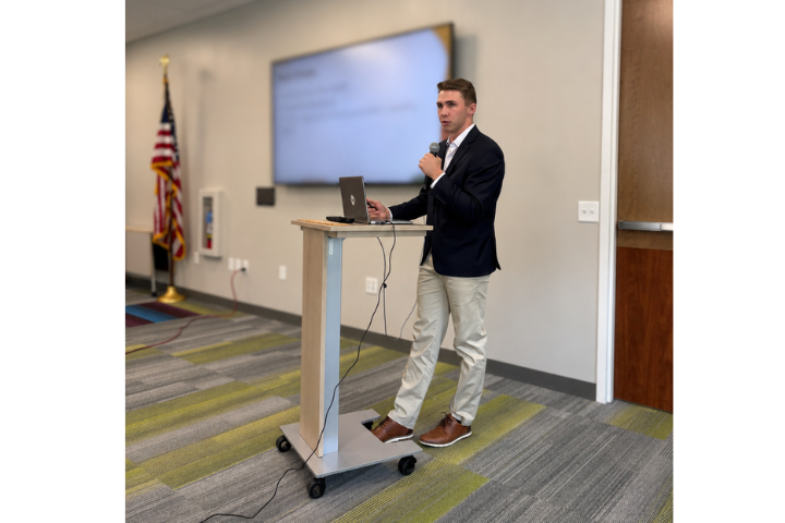 Matt King, Intern